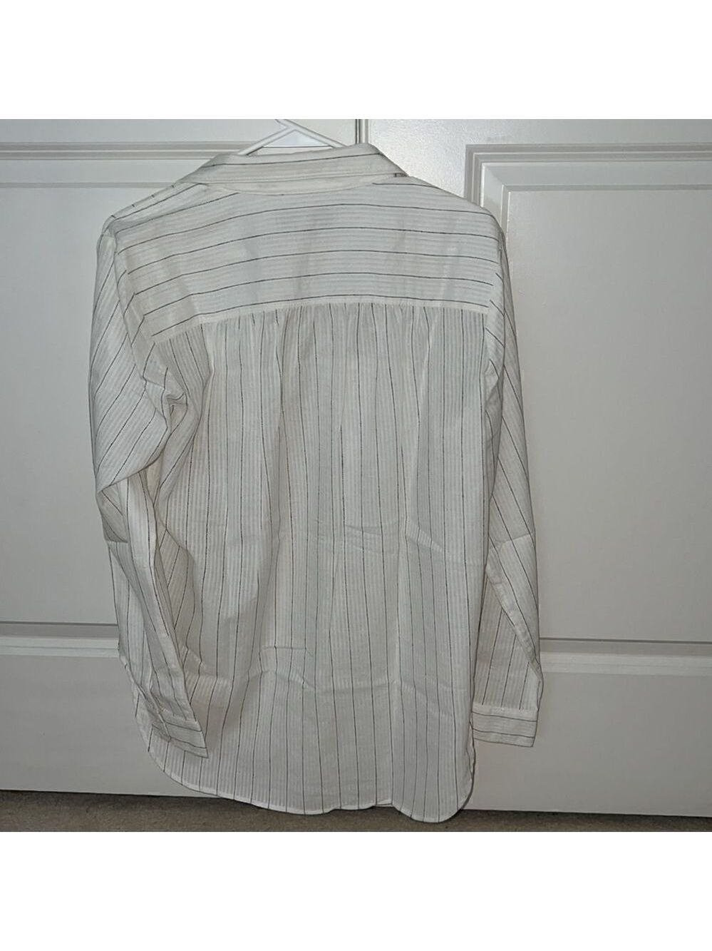LOFT Linen Button Down 🤍 - Picture 4 of 6